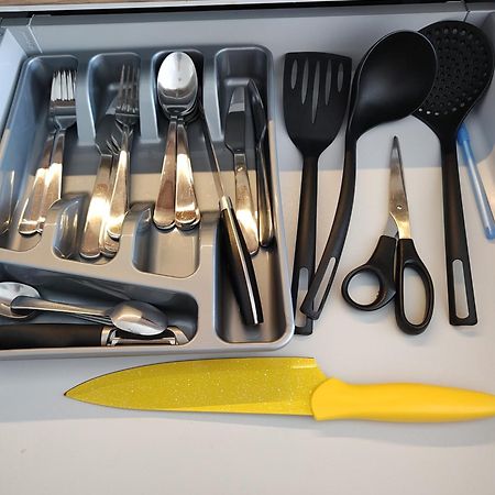 Uroczy Apartament Z Miejscem Na Auto W Garazu Apartman Varsó Kültér fotó
