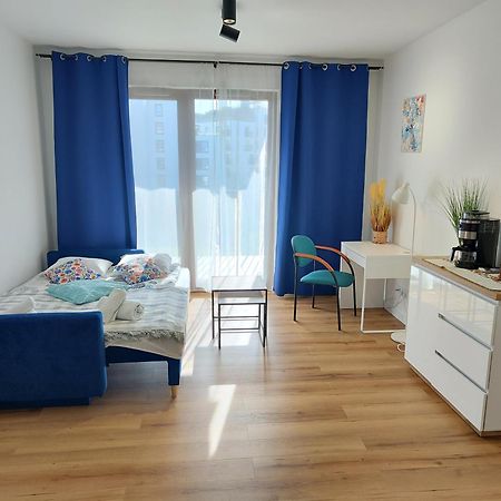Uroczy Apartament Z Miejscem Na Auto W Garazu Apartman Varsó Kültér fotó