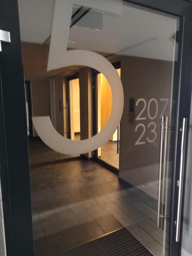 Uroczy Apartament Z Miejscem Na Auto W Garazu Apartman Varsó Kültér fotó