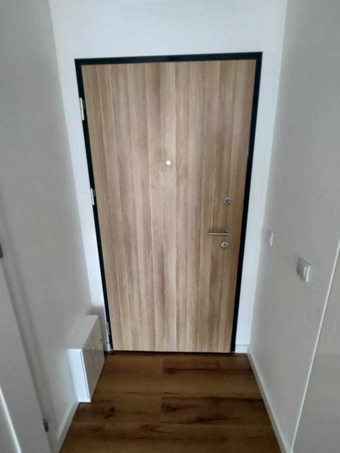 Uroczy Apartament Z Miejscem Na Auto W Garazu Apartman Varsó Kültér fotó