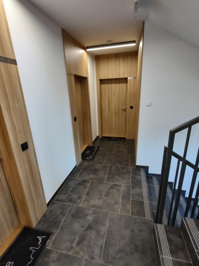Uroczy Apartament Z Miejscem Na Auto W Garazu Apartman Varsó Kültér fotó