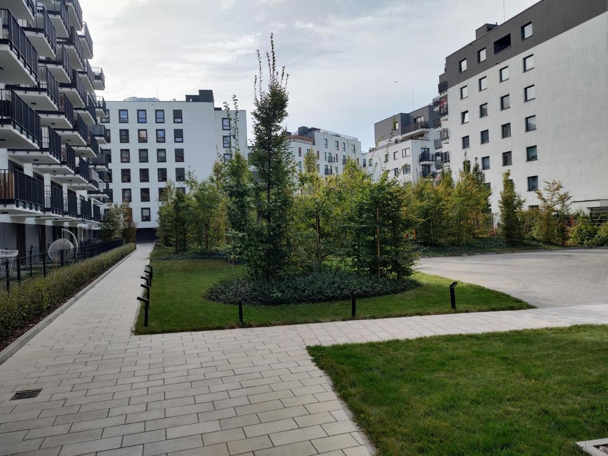 Uroczy Apartament Z Miejscem Na Auto W Garazu Apartman Varsó Kültér fotó