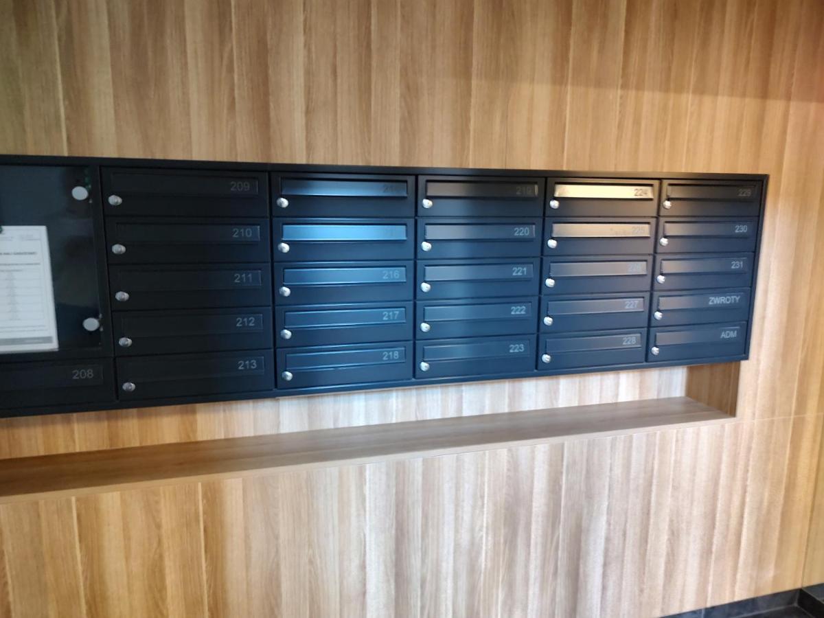 Uroczy Apartament Z Miejscem Na Auto W Garazu Apartman Varsó Kültér fotó