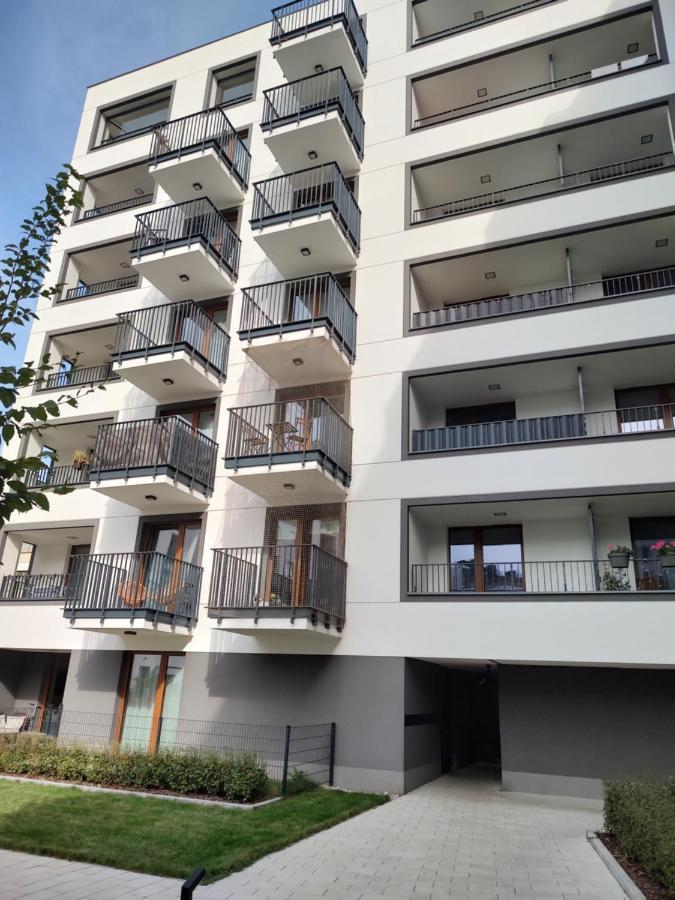 Uroczy Apartament Z Miejscem Na Auto W Garazu Apartman Varsó Kültér fotó