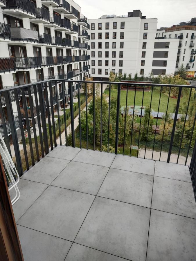 Uroczy Apartament Z Miejscem Na Auto W Garazu Apartman Varsó Kültér fotó
