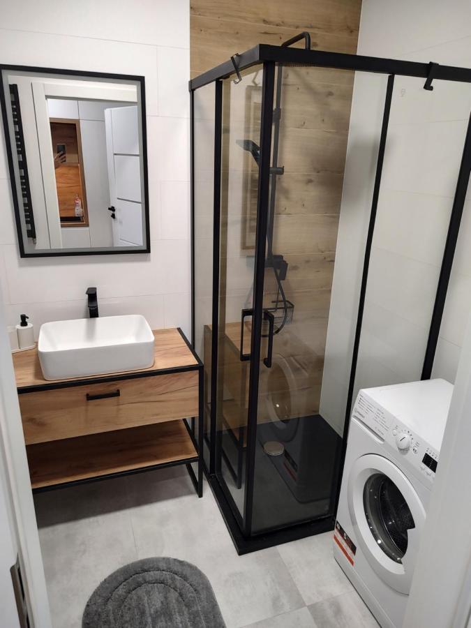 Uroczy Apartament Z Miejscem Na Auto W Garazu Apartman Varsó Kültér fotó