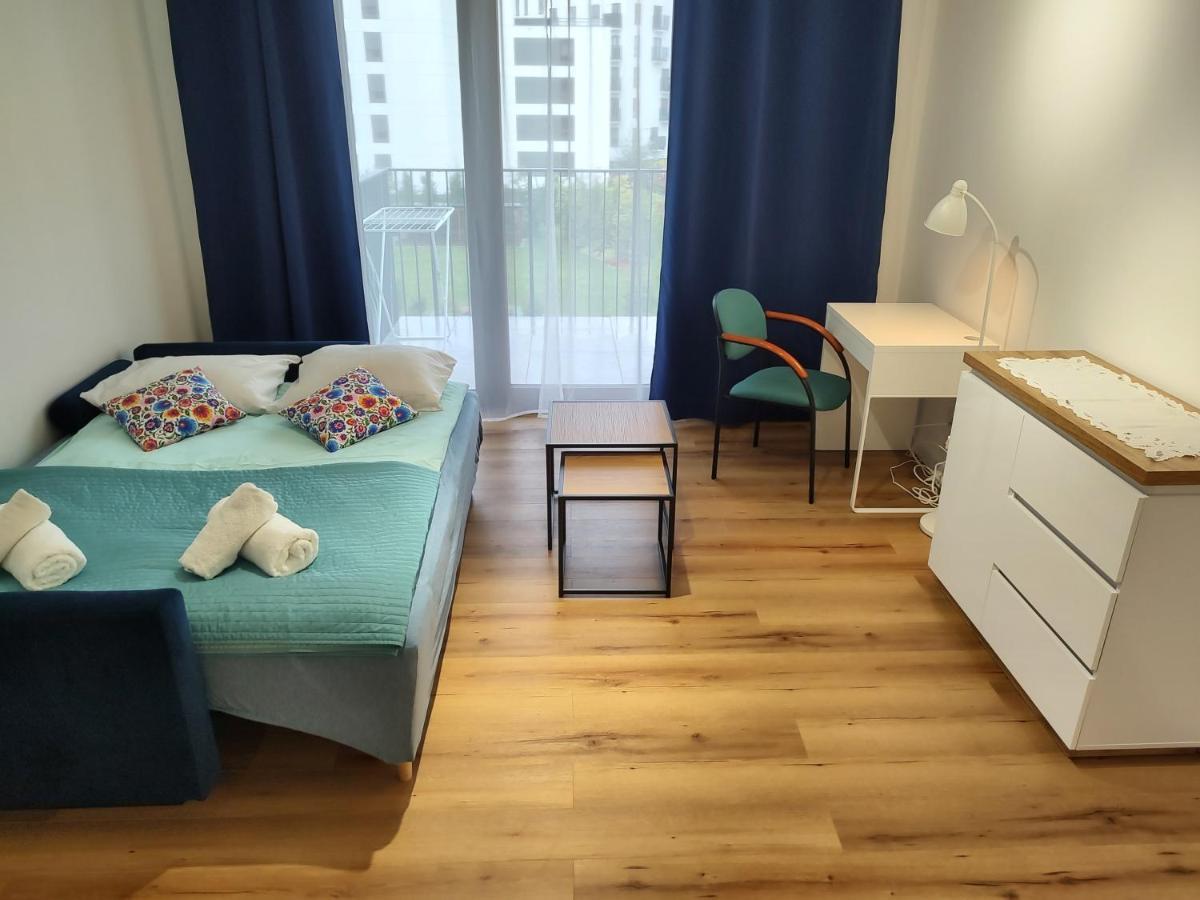 Uroczy Apartament Z Miejscem Na Auto W Garazu Apartman Varsó Kültér fotó