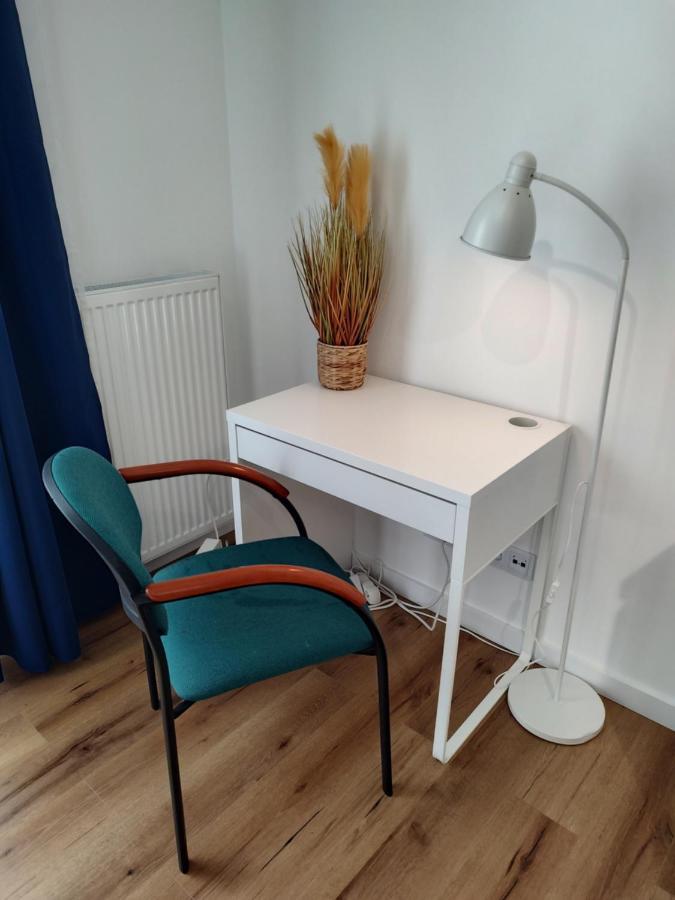 Uroczy Apartament Z Miejscem Na Auto W Garazu Apartman Varsó Kültér fotó